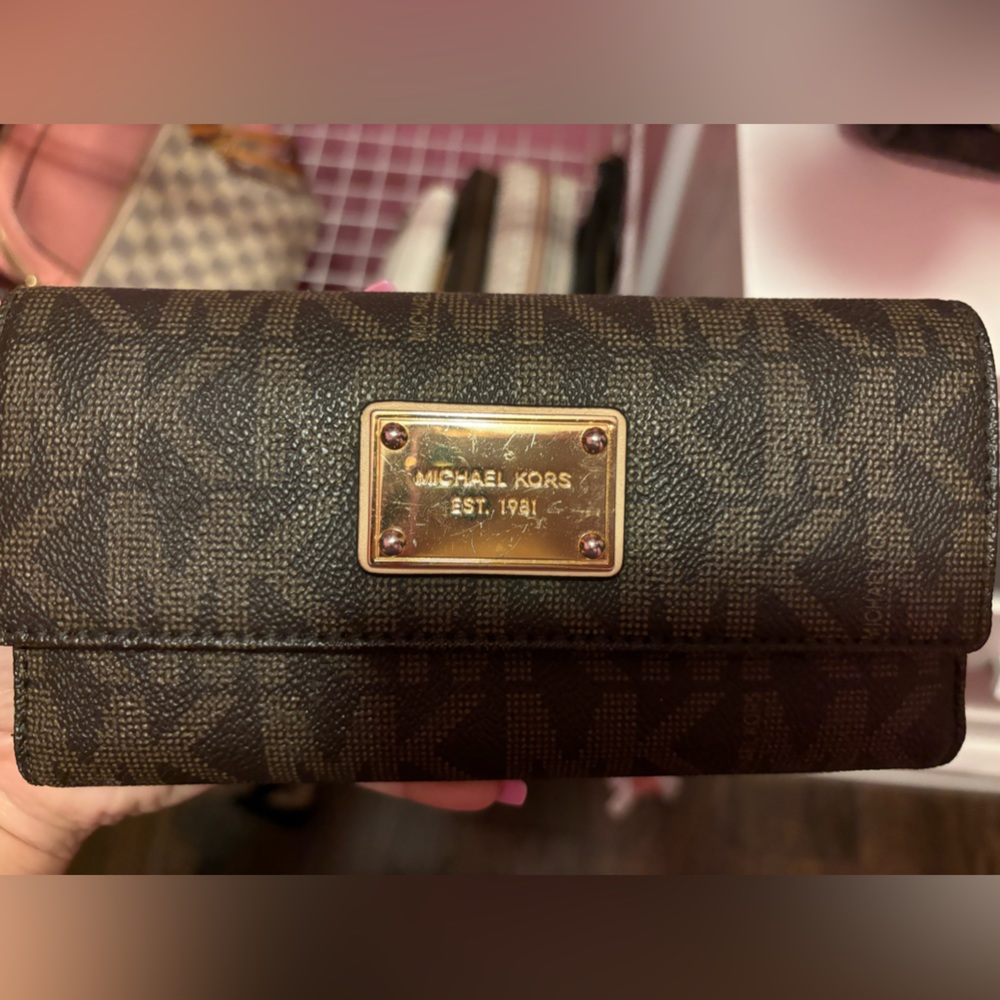Michael kors wallet